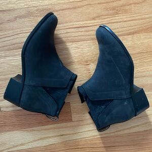 Vionic Joslyn ankle boots